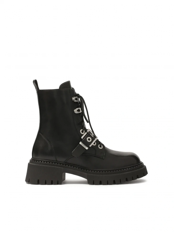kazar Leather boots on a thick sole