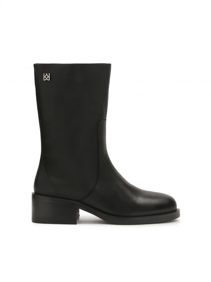 kazar Leather boots with a slip-on wide upper