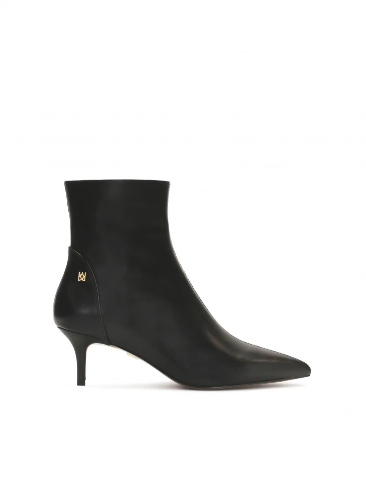 kazar Leather boots with ducktail heels