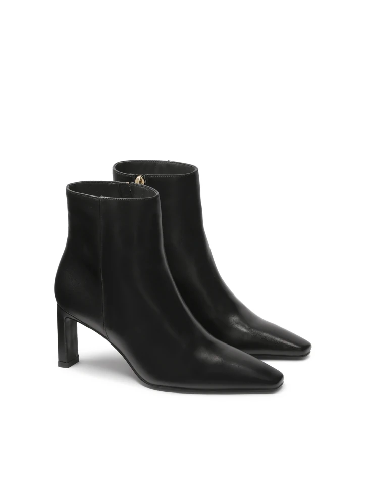 Kazar Leather Boots With Extended Nose