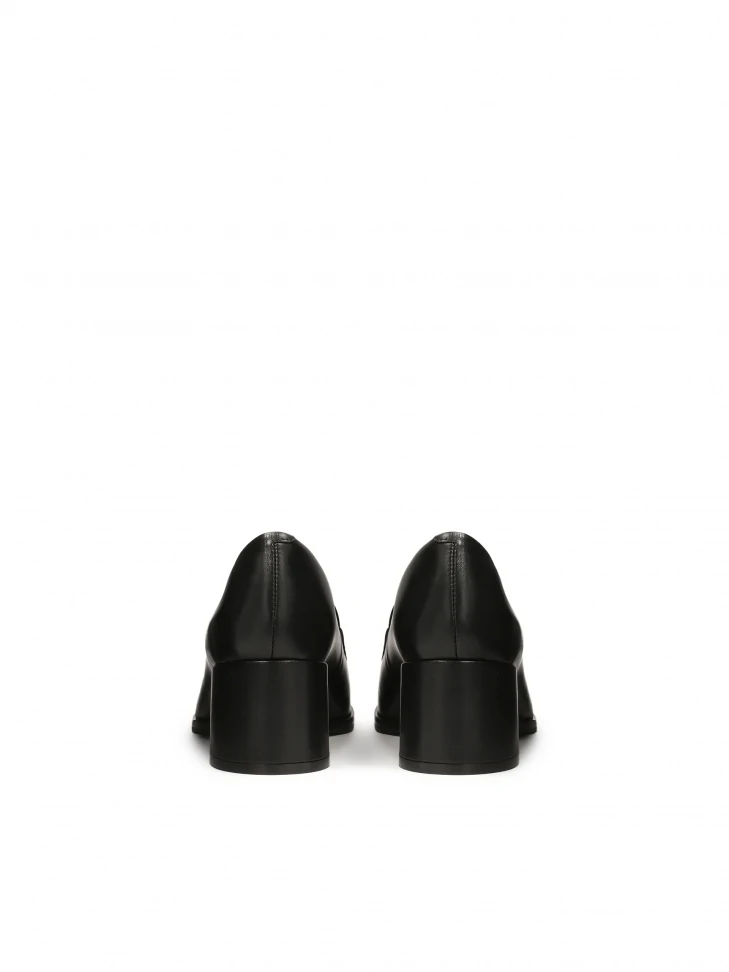 Kazar Leather Lords Pumps On A Post