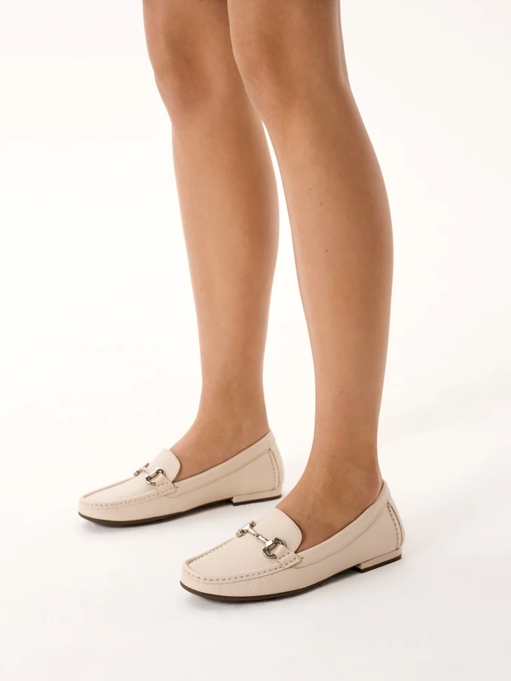 Kazar Leather Moccasins With A Metal Clamp