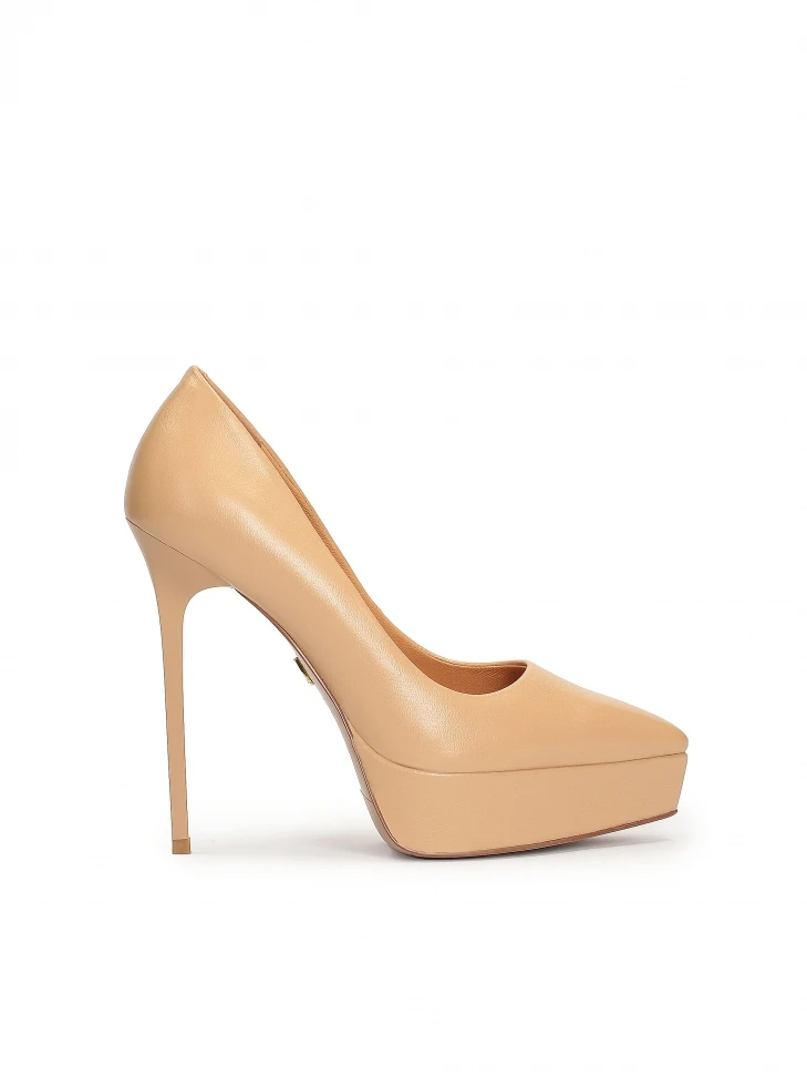 kazar Leather pumps on a high heel and a platform