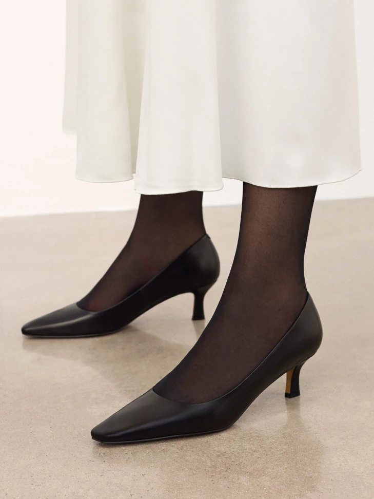 Kazar Leather Pumps With A Classic Cut