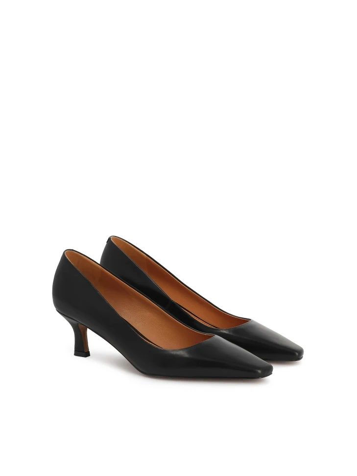 Kazar Leather Pumps With A Classic Cut