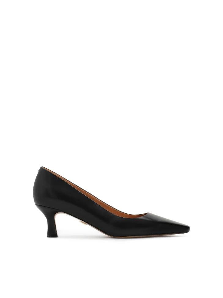 kazar Leather pumps with a classic cut