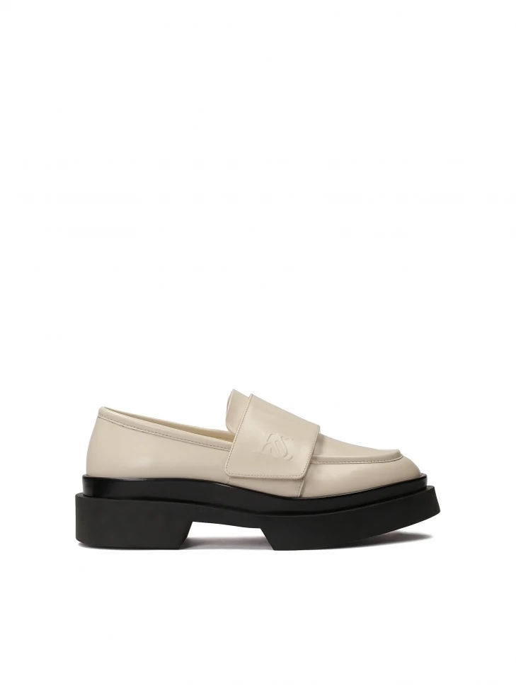 kazar Leather shoes on a flat sole with a platform