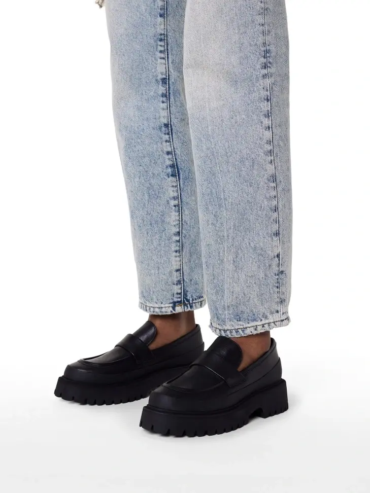 Kazar Leather Shoes On A Tractor Sole