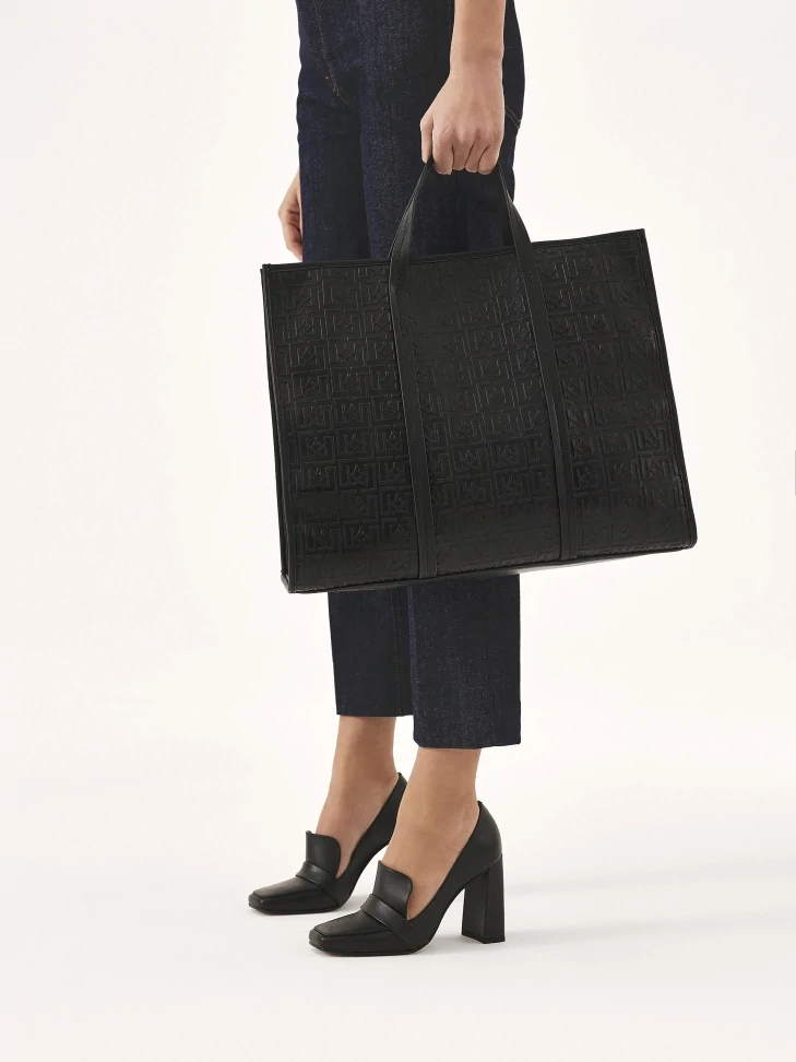 Kazar Lords Pumps On A High Post