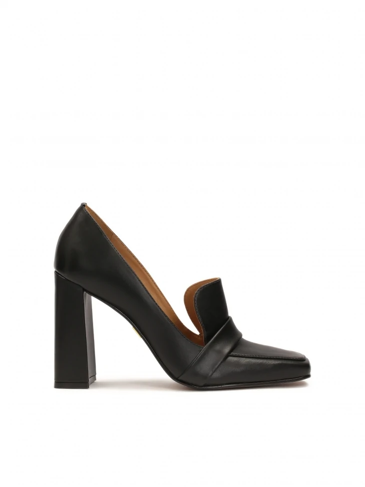 kazar Lords pumps on a high post