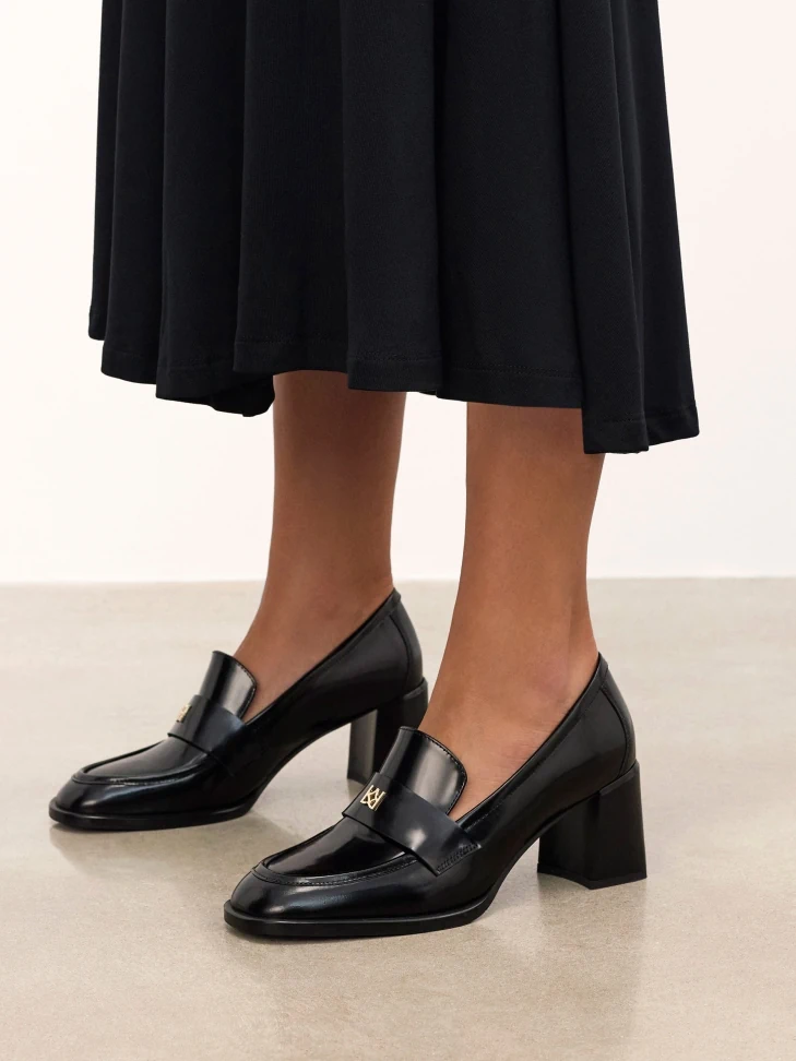 Kazar Lords Pumps With A Wide Heel