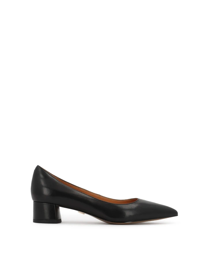 kazar Low leather pumps with pointed toe nose