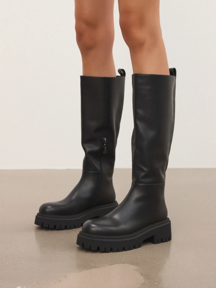 Kazar Minimalist Black Boots On A Thick Sole