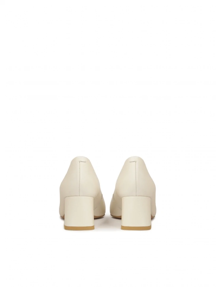 Kazar Minimalist Pumps In Neutral Color
