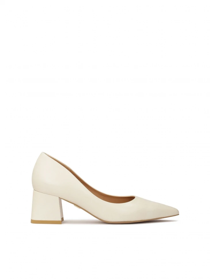 kazar Minimalist pumps in neutral color