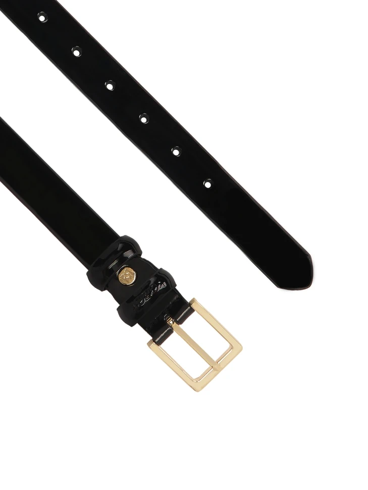 Kazar Narrow Patent Belt With A Subtle Buckle