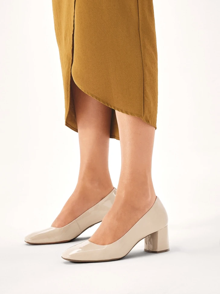 Kazar Patent Leather Beige Pumps With A Wide Heel
