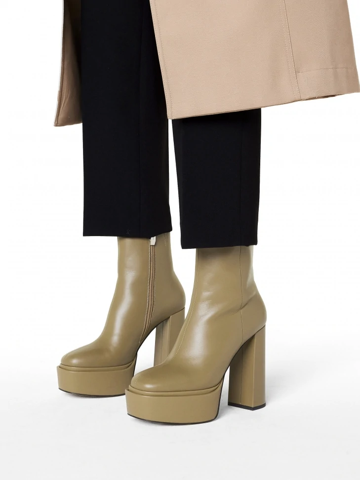 Kazar Platform And Block Boots With A Simple Upper