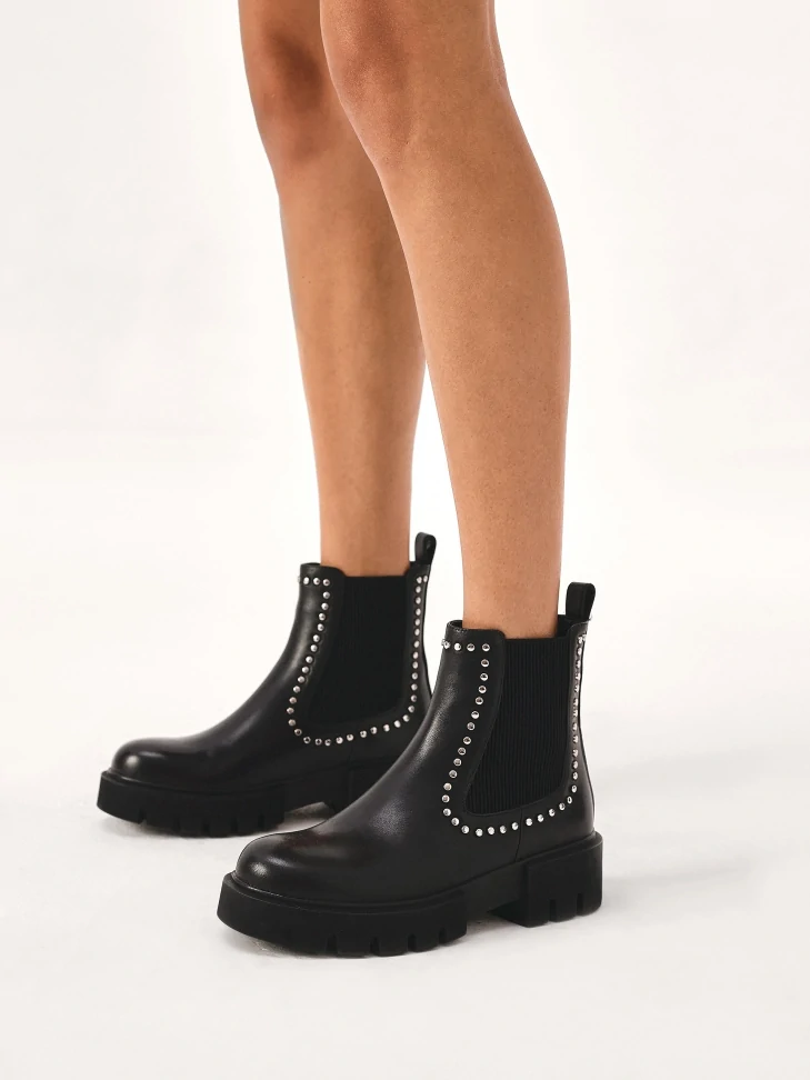Kazar Riveted Chelsea Boots On A Thick Sole