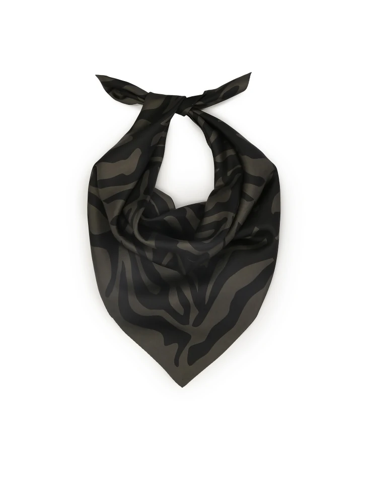kazar Silk scarf with shine