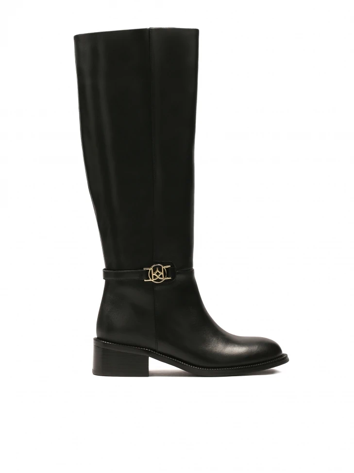 kazar Simple leather boots with a metal monogram
