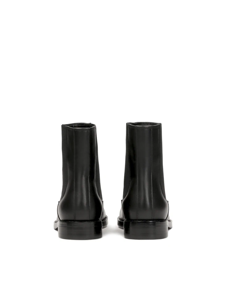 Kazar Slip-on Boots On A Flat Sole