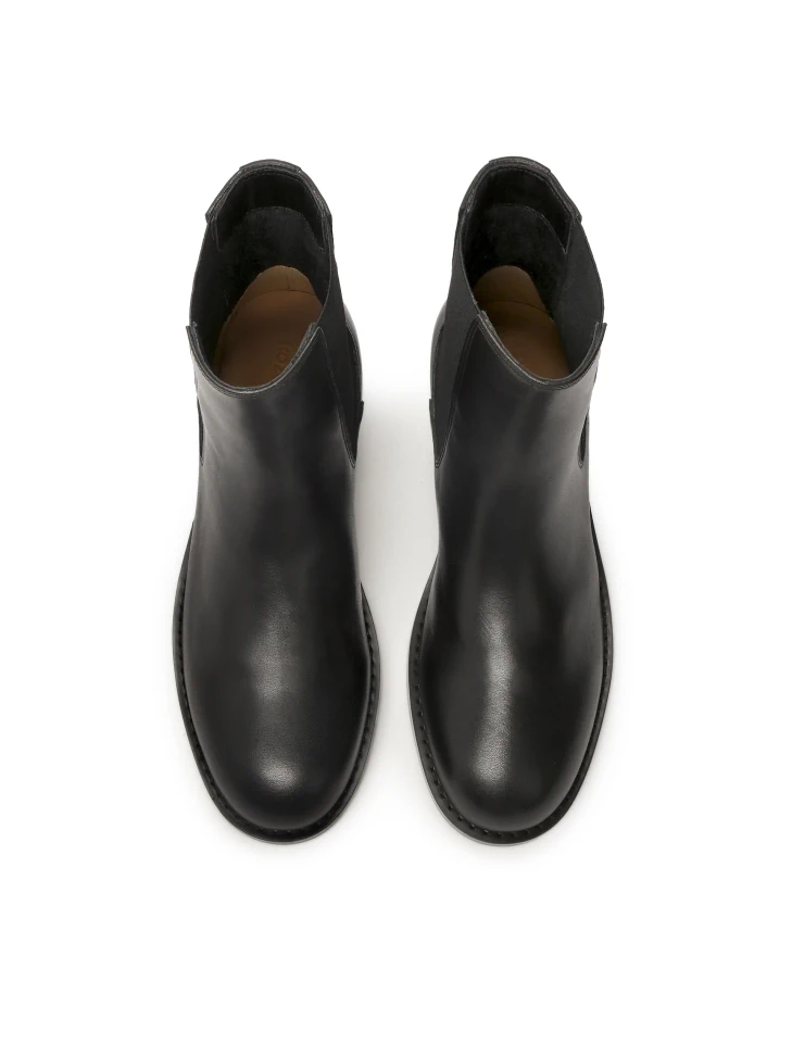 Kazar Slip-on Boots On A Flat Sole