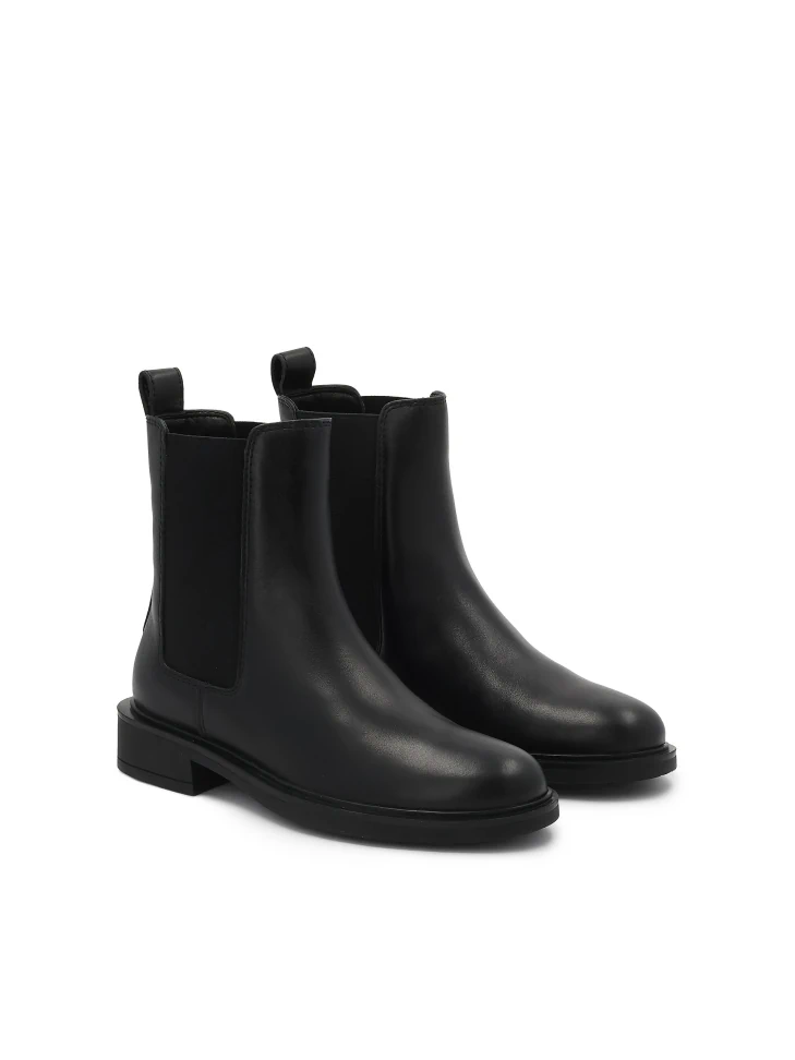 Kazar Slip-on Boots On A Flat Sole