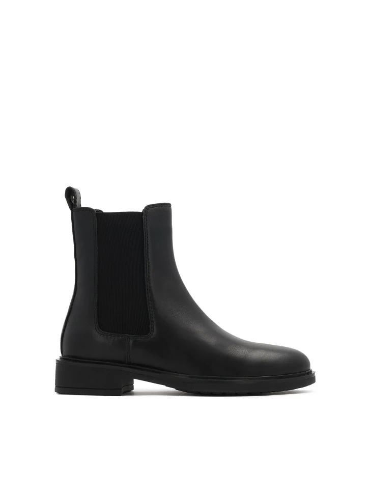 kazar Slip-on boots on a flat sole