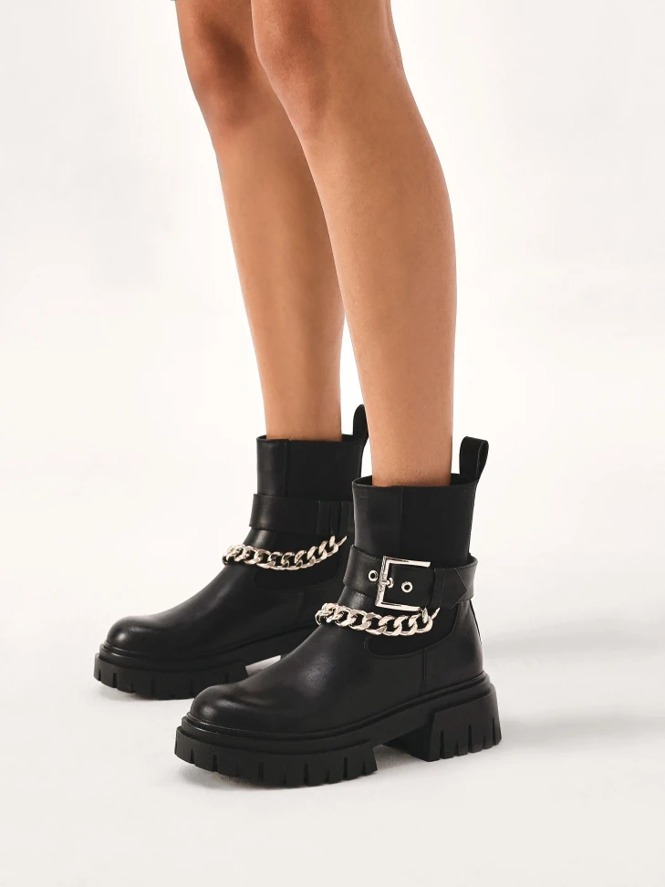 Kazar Slip-on Boots On A Thick Sole