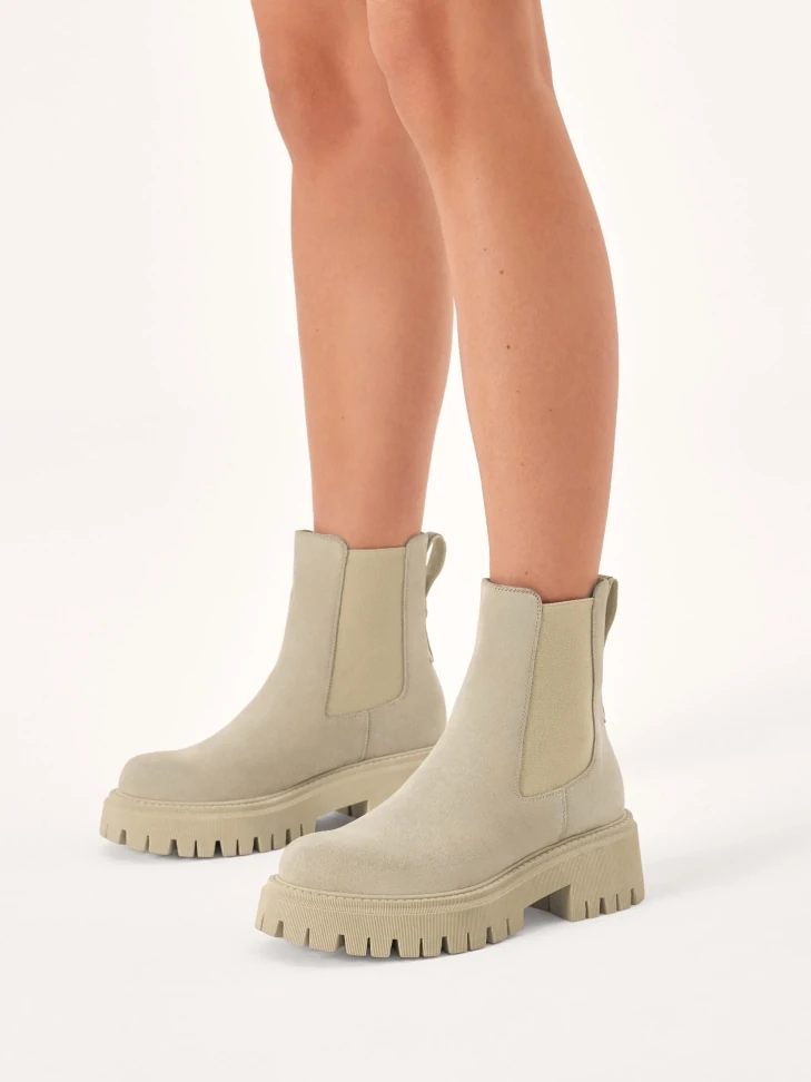 Kazar Slip-on Boots On A Trefoil Sole