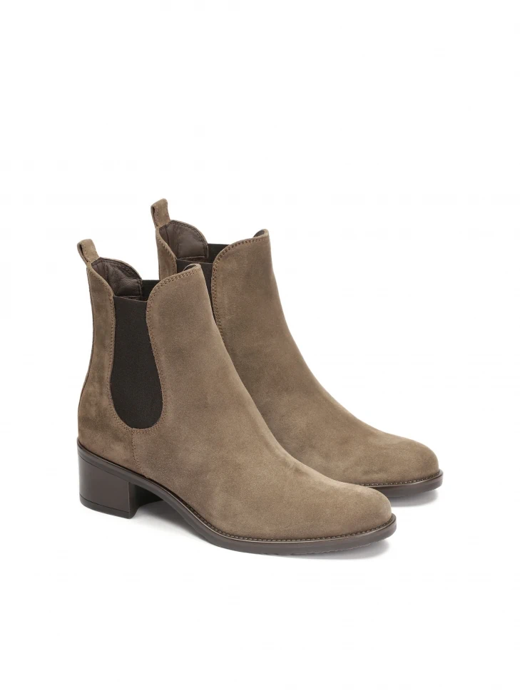 Kazar Slip-on Boots With A Chunky Heel