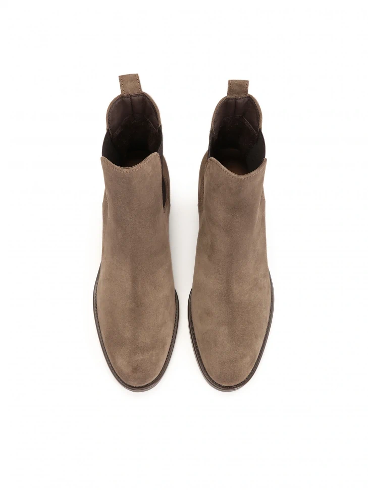 Kazar Slip-on Boots With A Chunky Heel