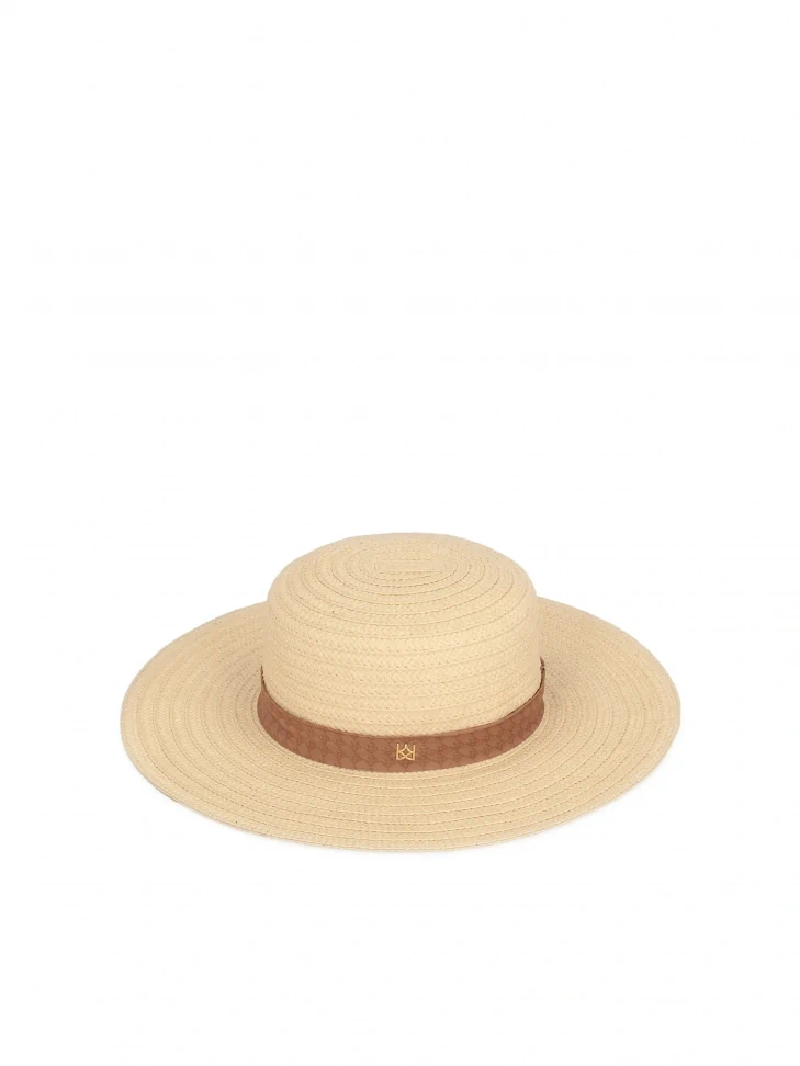 kazar Straw hat with a large brim