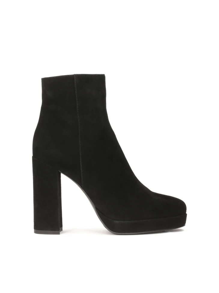 kazar Suede boots with a wide heel and platform