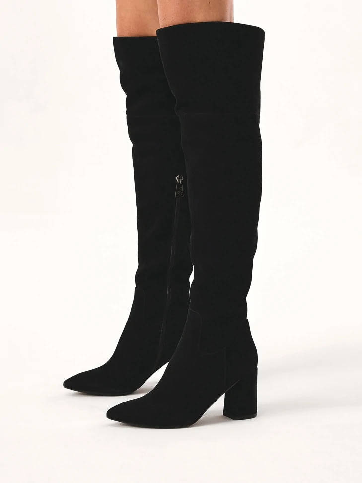 Kazar Suede Musketeers With A Wide Heel