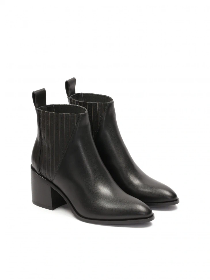 Kazar Unbuttoned Boots With A Wide Heel