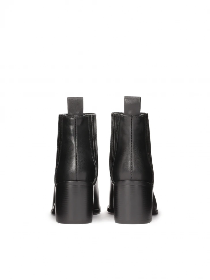 Kazar Unbuttoned Boots With A Wide Heel