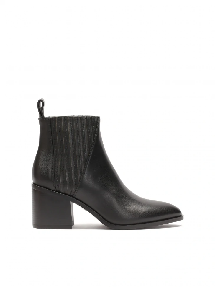 kazar Unbuttoned boots with a wide heel