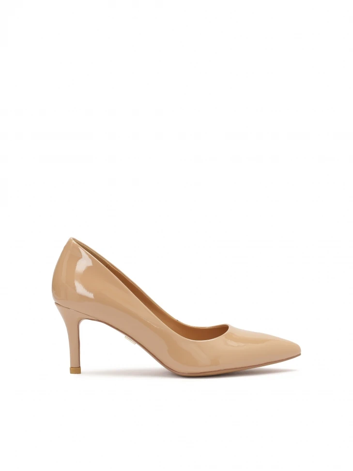 kazar Versatile beige patent leather pumps
