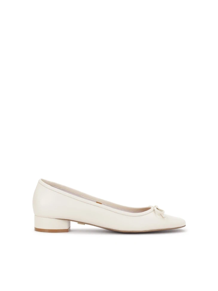kazar White leather low-heeled pumps