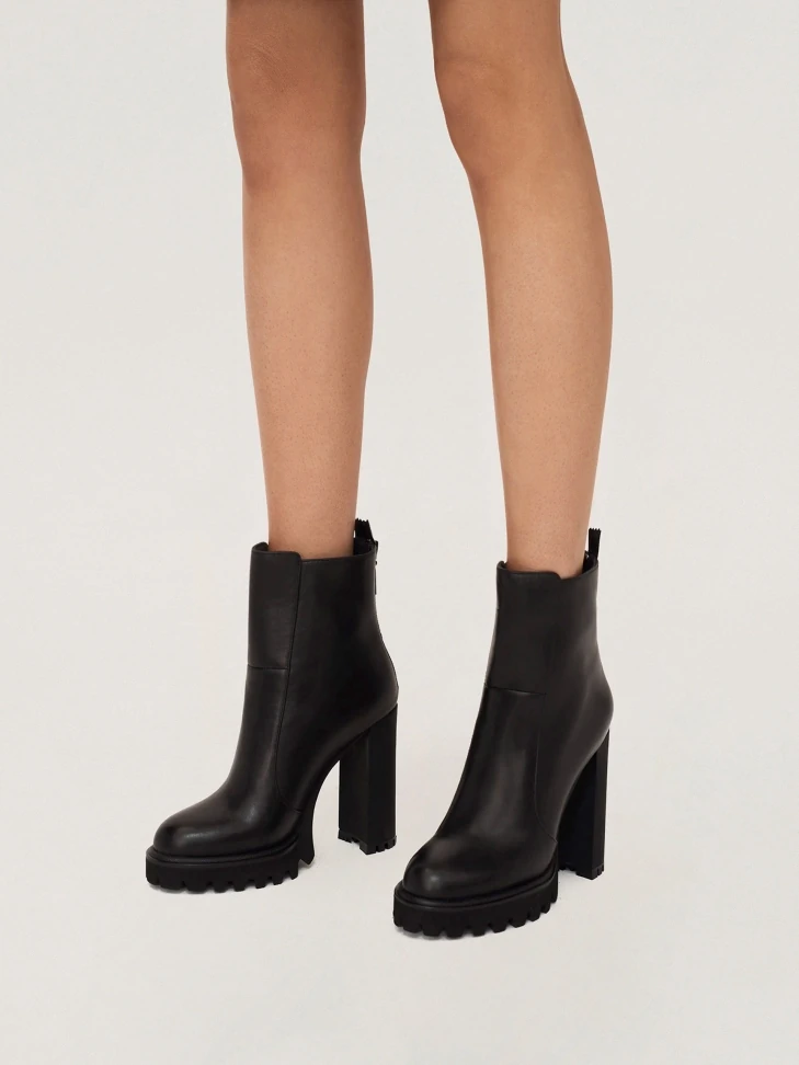Kazar Leather Booties With High Heel And Zip At The Back Of The Upper
