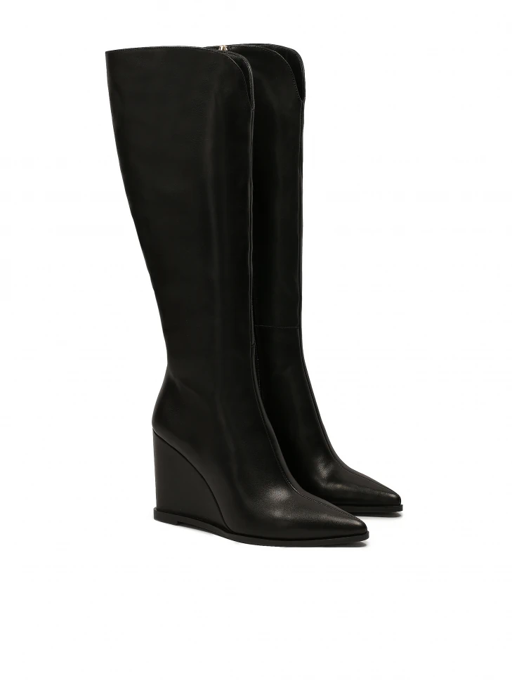 Kazar Leather Boots On A Platform With A Pointed Toe