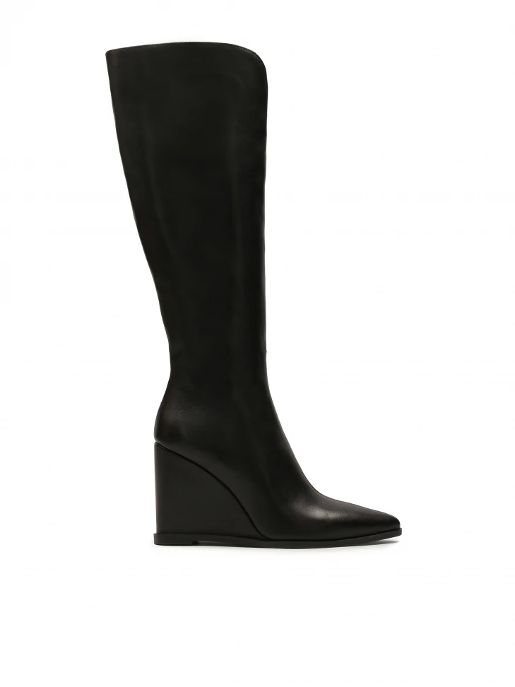 kazar Leather boots on a platform with a pointed toe