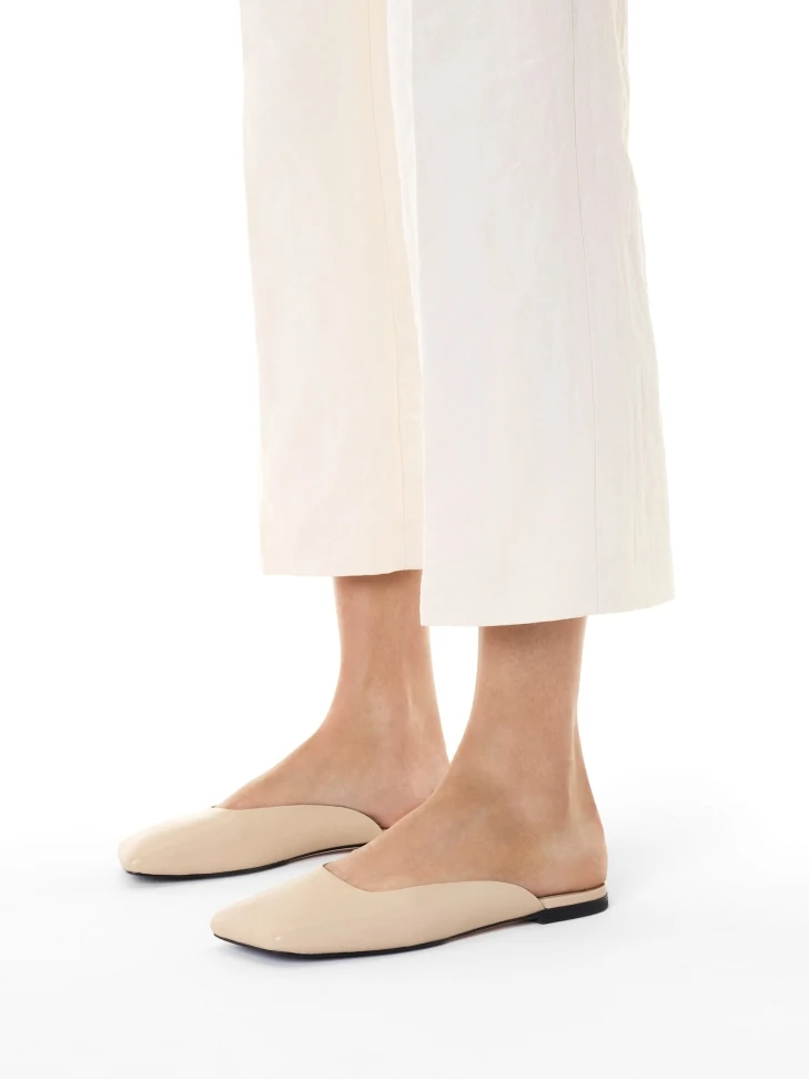 Kazar Leather Slides On A Flat Sole With A Square Front