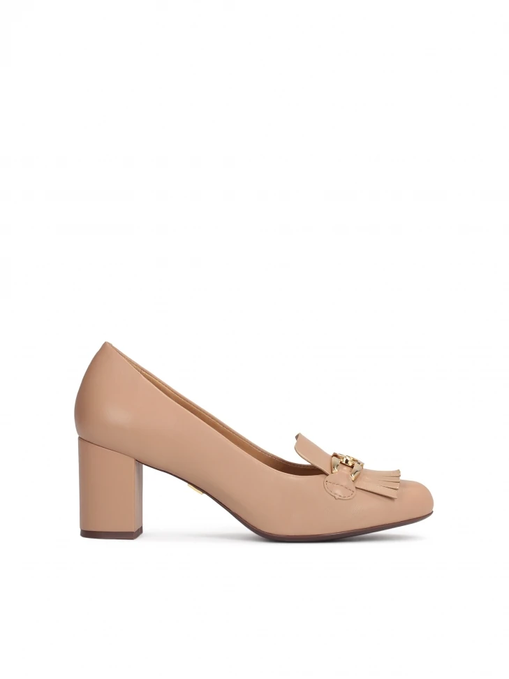 kazar Light brown leather pumps with tassels and a chain