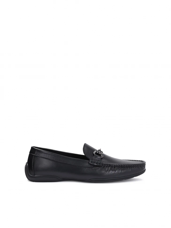 kazar Men's leather moccasins in a classic shade with a decoration