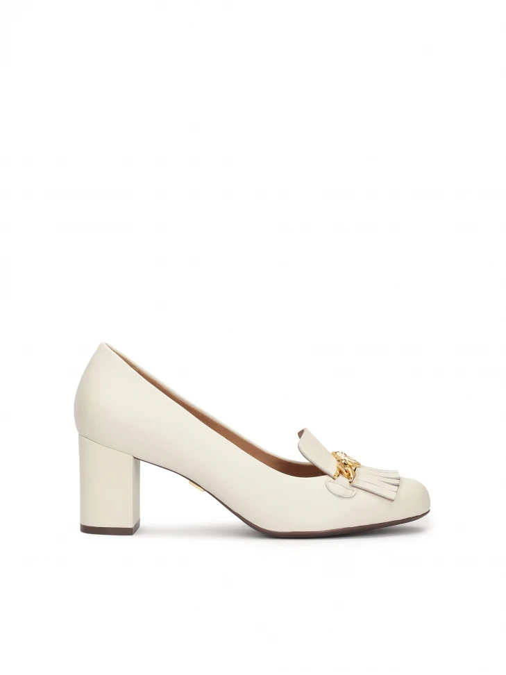 kazar Pumps on a comfortable heel decorated with tassels