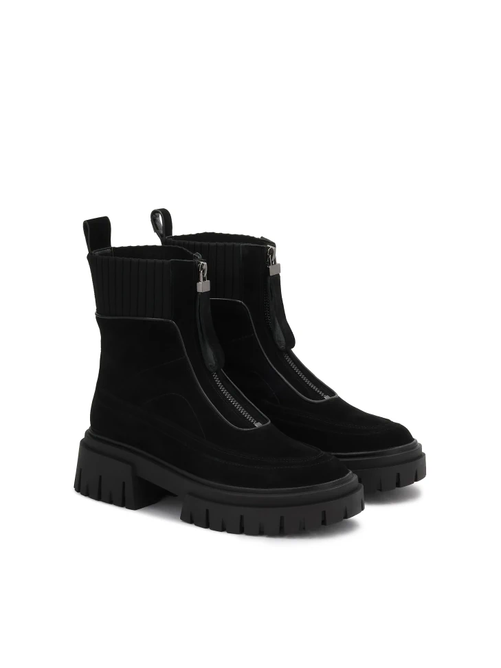 Kazar Suede Boots With A Zipper On The Front Of The Upper