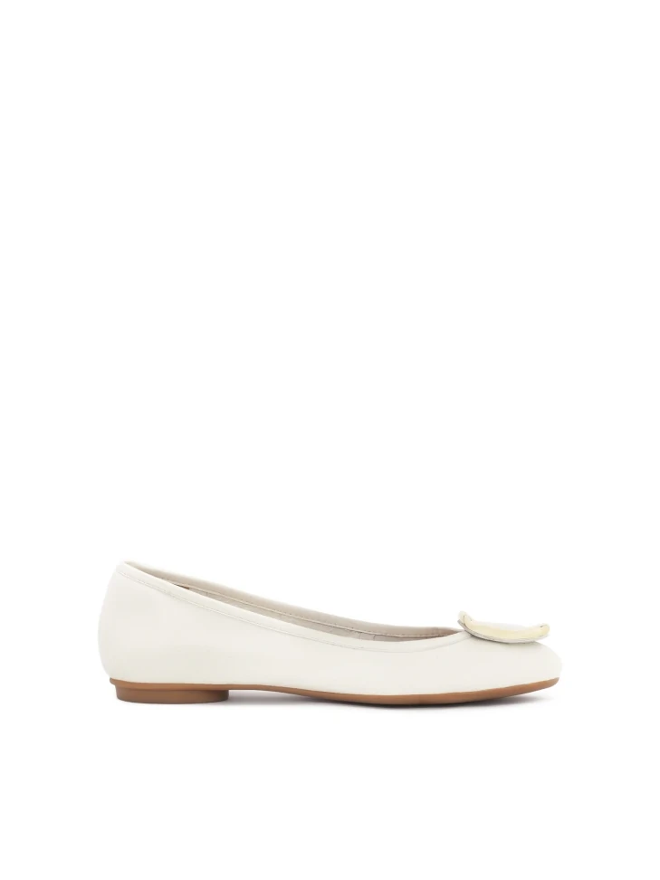 kazar White leather ballerinas decorated with a metal brooch